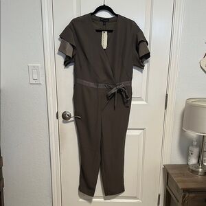 NWT-Elegant Dark Green Jumpsuit with waist tie. Banana Republic Size 2P
